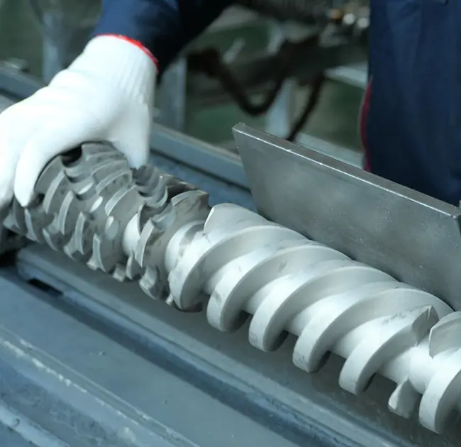 Apa garis ireng katon bola-bali ing extruder? Artikel iki mulang sampeyan carane cepet nemtokake apa iku disebabake masalah karo tong minyak utawa meneng.